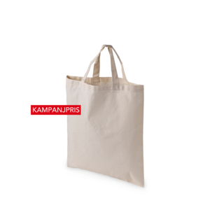 KAMPANJPRIS! Profilkasse med 1-f&auml;rgstryck! Denna stilrena b&auml;rkasse i 100% bomull &auml;r en enkel och praktisk l&ouml;sning f&ouml;r alla tillf&auml;llen, perfekt f&ouml;r m&auml;ssor och event. Utan b&auml;lg och med det f&ouml;ljsamma 140 gsm-tyget &auml;r den smidig och har en modern design &ndash; ett utm&auml;rkt val f&ouml;r att sprida ditt varum&auml;rke.