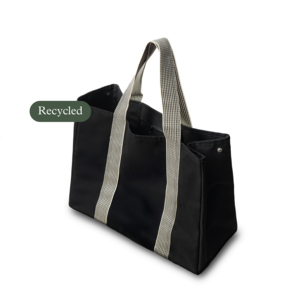 Canvas Bag Chess Recycled &ndash; This spacious bag combines functionality, design, and sustainability. The heavy-duty fabric is made from recycled cotton, resulting in a lower carbon footprint, long-lasting durability, and responsible production.Designed with care in every detail, the bag features a generous main compartment, an inner pocket with a durable metal zipper, practical side gusset buttons, and handles that run underneath the base for extra carrying strength. The wide jacquard-woven handles make it comfortable to carry even when fully packed.In short, this is a sturdy and tastefully designed bag that works perfectly for everyday use, travel, or work. Made from 550 gsm recycled cotton, it is built to last &ndash; a smarter choice for those who want to use and reuse.An excellent option for companies looking to offer a sustainable product with long life expectancy and clear quality.