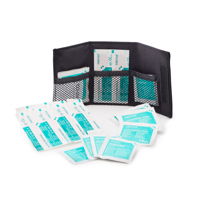 NYHET! First Aid Pocket &auml;r ett smidigt f&ouml;rsta hj&auml;lpen-kit i praktiskt fickformat. Endast 7,5 x 11 cm stort. Den vikbara pl&aring;nboksmodellen tar minimalt med plats och &auml;r enkel att ha med i handv&auml;skan, ryggs&auml;cken, bilen eller direkt i fickan. Perfekt f&ouml;r de sm&aring; olyckorna i vardagen n&auml;r hj&auml;lpen beh&ouml;ver finnas n&auml;ra till hands.<br><br>First Aid Pocket inneh&aring;ller 10 st pl&aring;ster 72 x 19 mm, 4 st desinfektionsservetter och 4 st reng&ouml;ringsservetter, samlade i en kompakt f&ouml;rvaring med praktiska n&auml;tfickor. &Ouml;ppnat fodral &auml;r 22,5 x 11 cm. <br><br>First Aid Pocket passar perfekt som giveaway &ndash; en liten och anv&auml;ndbar g&aring;va som visar omtanke och &auml;r l&auml;tt att ta med &ouml;verallt. Litet format. Stor omtanke! M&auml;rk den med ditt f&ouml;retags namn eller budskap och l&aring;t ditt varum&auml;rke finnas n&auml;ra till hands n&auml;r det beh&ouml;vs. Tryckm&ouml;jlighet b&aring;de p&aring; fram och baksida med screen, transfer eller 3D-effekt-sticker. Se skissmall f&ouml;r mer information kring placering.