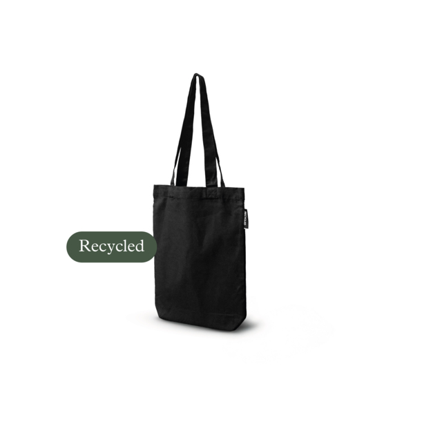 NYHET! Neat &auml;r en n&auml;tt bomullskasse med stort h&aring;llbarhetsfokus, framtagen f&ouml;r m&ouml;ten d&auml;r f&ouml;rsta intrycket r&auml;knas. Neat kan stoltsera med det l&auml;gsta klimatavtryck bland v&aring;ra bomullskassar, p&aring; endast 0,105 kg Co&sup2;e (kg) Den &auml;r tillverkad i 140 gsm &aring;tervunnen bomull i ett format som passar f&ouml;r broschyrer, produktblad i A4 och annat m&auml;ssmaterial, som ska delas ut med stil, men passar lika bra i en butik eller som give away bag f&ouml;r mindre produkter.Ett h&aring;llbart val som g&ouml;r det enkelt att kombinera smart exponering med omtanke om milj&ouml;n. Det lilla formatet, 25 &times; 30 &times; 5 cm med handtag p&aring; 50 cm, g&ouml;r Neat l&auml;tt att b&auml;ra och enkelt att hantera i alla sammanhang. Ett h&aring;llbart val som lever vidare i vardagen.