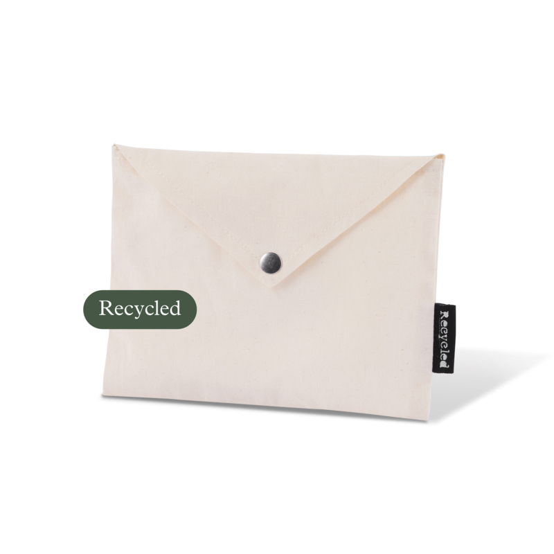"This fabric pouch made from recycled cotton, in the shape of an envelope with a snap button, is perfect for gift cards, travel essentials (such as tickets, earplugs, headache tablets, etc.), or for organizing your small items. The pouch acts as a mini bag inside your bag, helping you keep small items organized, or provides a lasting holder for gift cards that can be reused over and over again. Customize it with a message or company logo. Unlike single-use materials, it can be used repeatedly! The envelope is labeled with a Recycle tag on the side seam to highlight the sustainable choice.