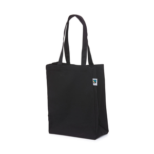 Bag made of cotton that is certified in accordance with international Fair Trade criteria. The side and bottom gussets create a nice bag shape and the handles are made so that the bag can both be carried in the hand and worn over the shoulder.