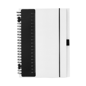 KAMPANJPRIS! Ett genomtänkt anteckningsblock i A5 format med frostat plastomslag och linjerat spiralblock. Avtagbar linjal, 18 cm. Transparent ficka  för t ex. kalender eller kontaktkort (12,3 x 19 cm) Pennhållare och gummisnodd för låsning. Säljes i hela kartonger om 50 st