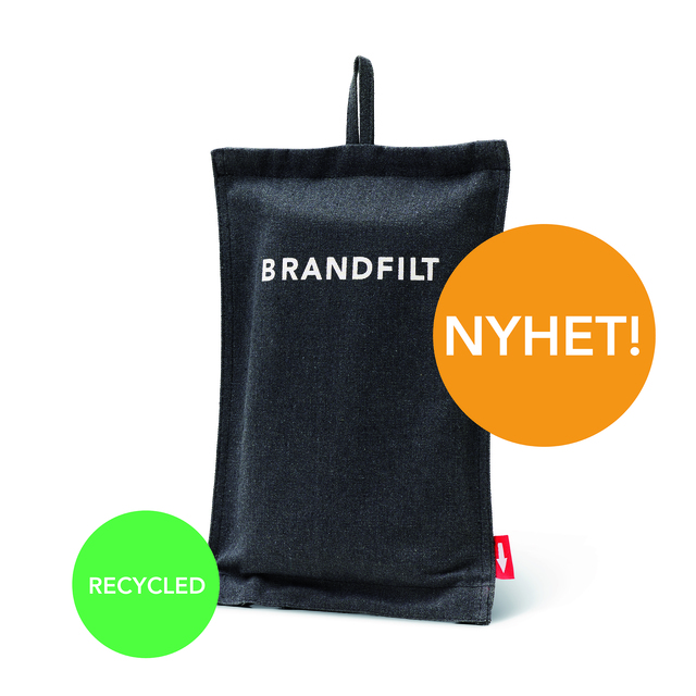 NEWS! Our new canvas fire blanket pouch is made from 400 gsm recycled cotton. A thoughtful gift, which can save both life and property if it is readily available in the home, the cabin, the car, the boat... Sustainability focus is a fundamental pair with us, so therefore the case is made of recycled cotton, from a CSR-approved factory, which takes social responsibility seriously. The pouch is delivered with two different size options of fire blanket: 120 x 120 cm or 120 x 180 cm, which are recommended by the Fire Protection Association and MSB. Both options are made of glass fiber fabric, approved according to EN 1869:2019. Below prices apply to case complete with 120 x 120 cm fire blanket. Easy-to-understand instructions are printed on the back of the pouch. More detailed information can be found on a paper card inside the pouch in Swedish, Norwegian, Danish, Finnish and English.